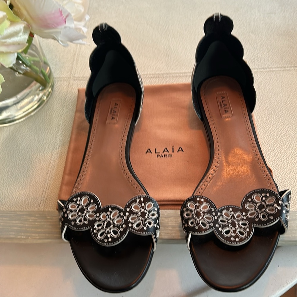 NWT Alaia Sandals